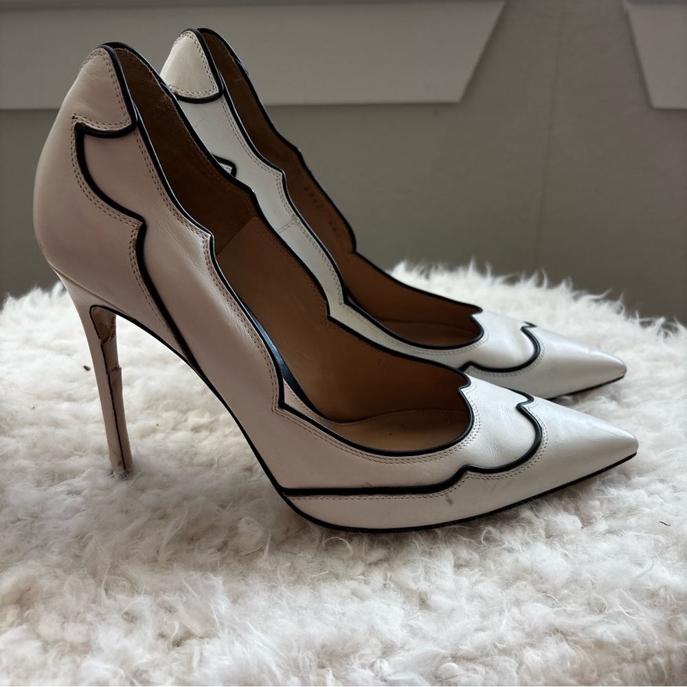 Gianvito Rossi White and Black Heels scalloped bonnie western stilettos
